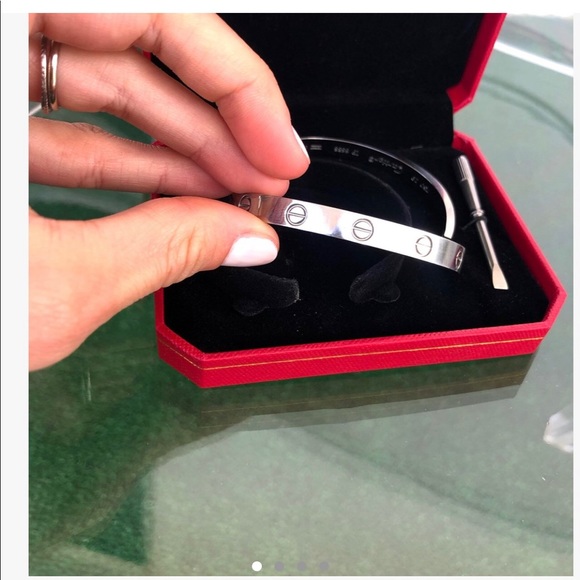 Jewelry - Love bracelet in silver